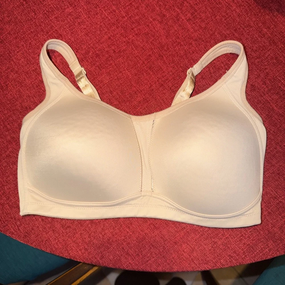 Beige Wacoal Low-Impact Clear Comfort Contour Sports 856114 Size: 36DD - Picture 1 of 3